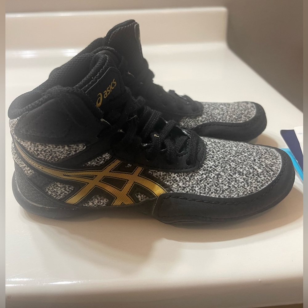 kids wrestling shoes
